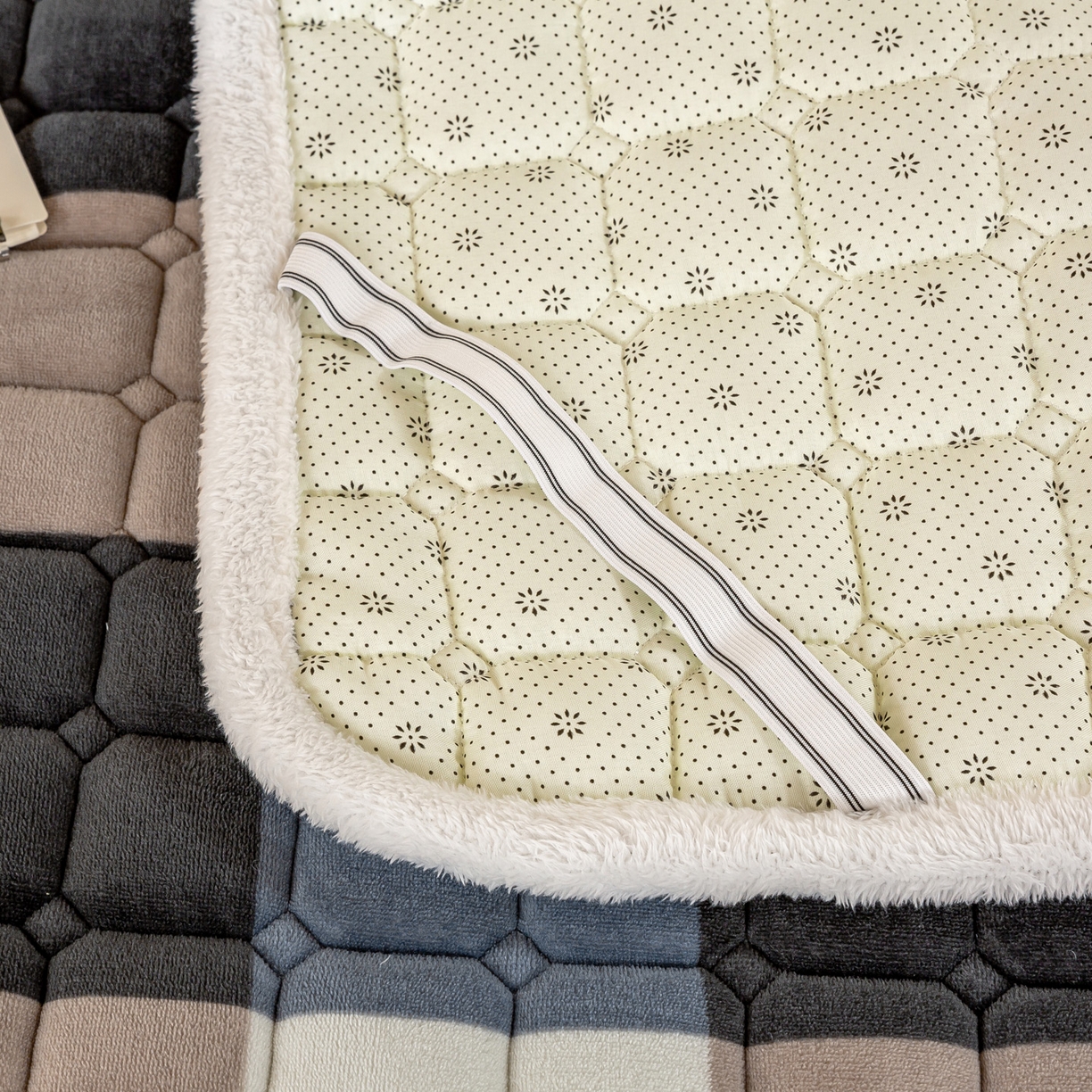 91家纺网 家纺一手货源 找家纺 眠势力 2025新款牛奶绒学生床宿舍床垫夹棉加厚床褥子秋冬季保暖床护垫 蓝大格