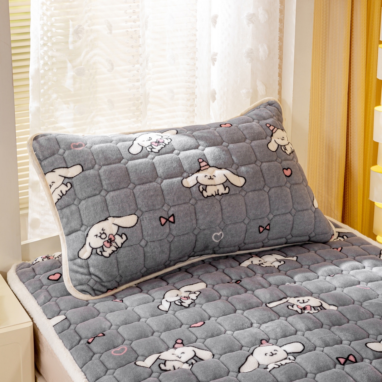 91家纺网 家纺一手货源 找家纺 眠势力 2025新款牛奶绒学生床宿舍床垫夹棉加厚床褥子秋冬季保暖床护垫 大耳朵