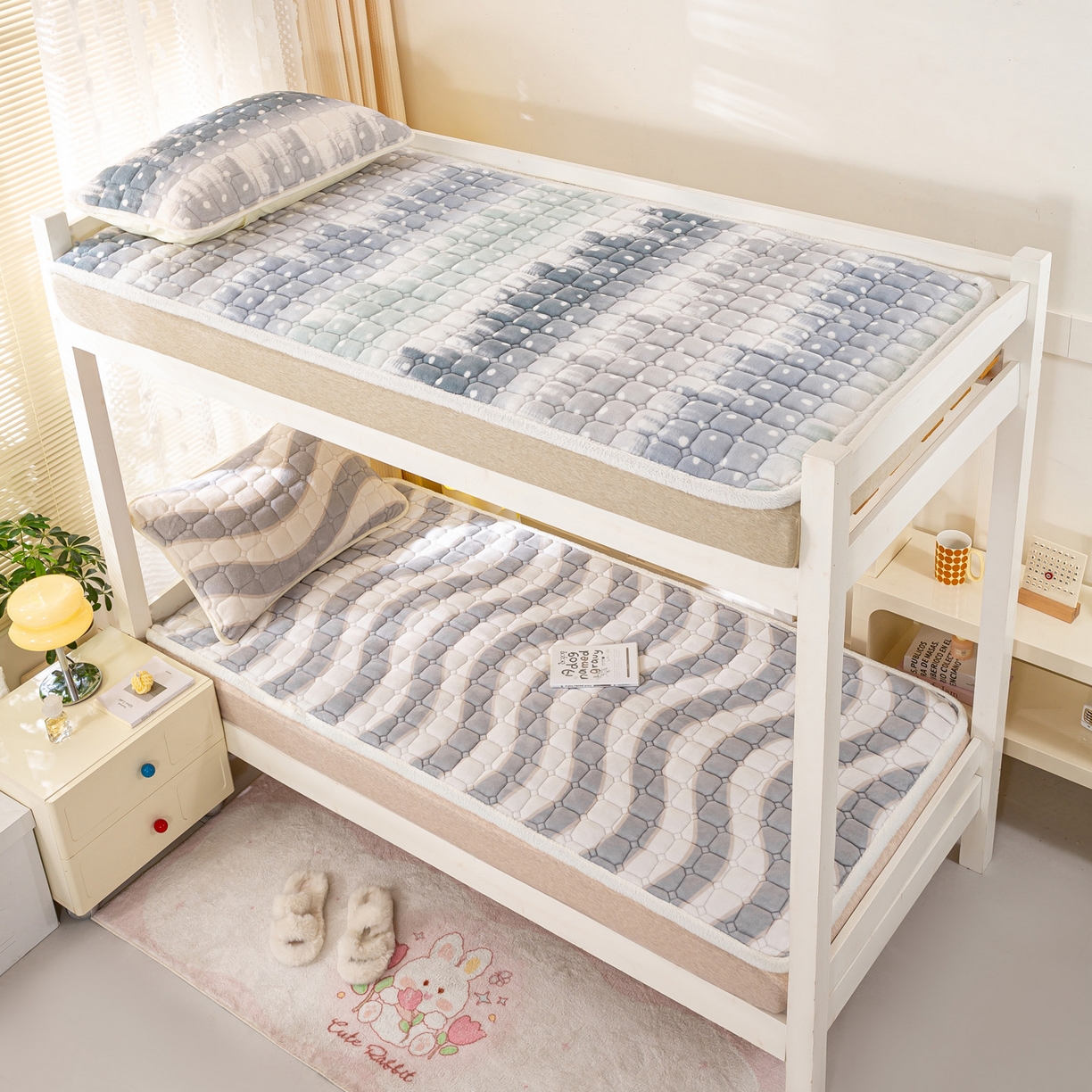 91家纺网 家纺一手货源 找家纺 眠势力 2025新款牛奶绒学生床宿舍床垫夹棉加厚床褥子秋冬季保暖床护垫 乘风破浪