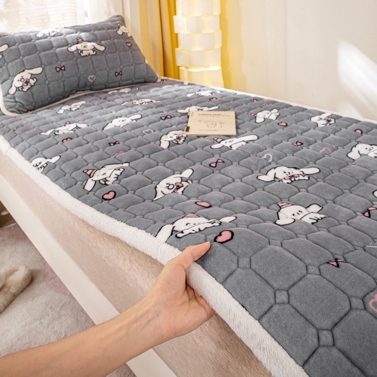 91家纺网 家纺一手货源 找家纺 眠势力 2025新款牛奶绒学生床宿舍床垫夹棉加厚床褥子秋冬季保暖床护垫 大耳朵