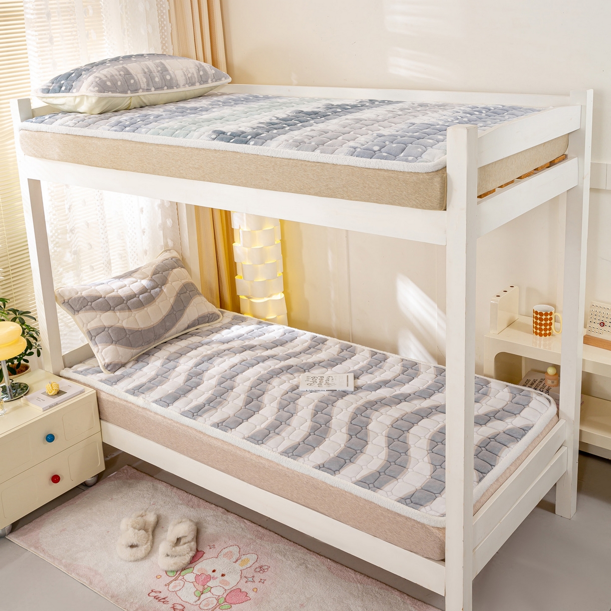 91家纺网 家纺一手货源 找家纺 眠势力 2025新款牛奶绒学生床宿舍床垫夹棉加厚床褥子秋冬季保暖床护垫 乘风破浪