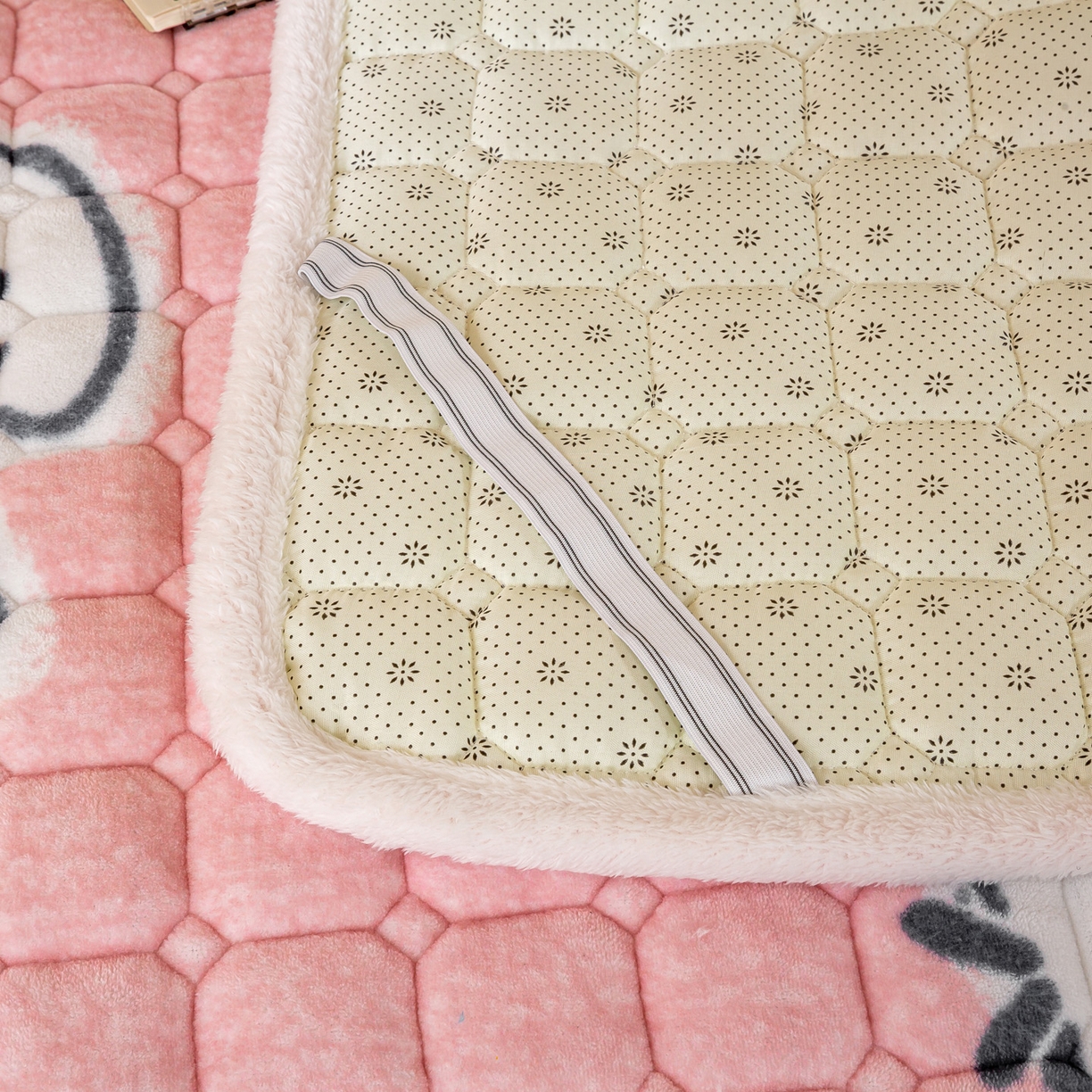 91家纺网 家纺一手货源 找家纺 眠势力 2025新款牛奶绒学生床宿舍床垫夹棉加厚床褥子秋冬季保暖床护垫 音符小熊