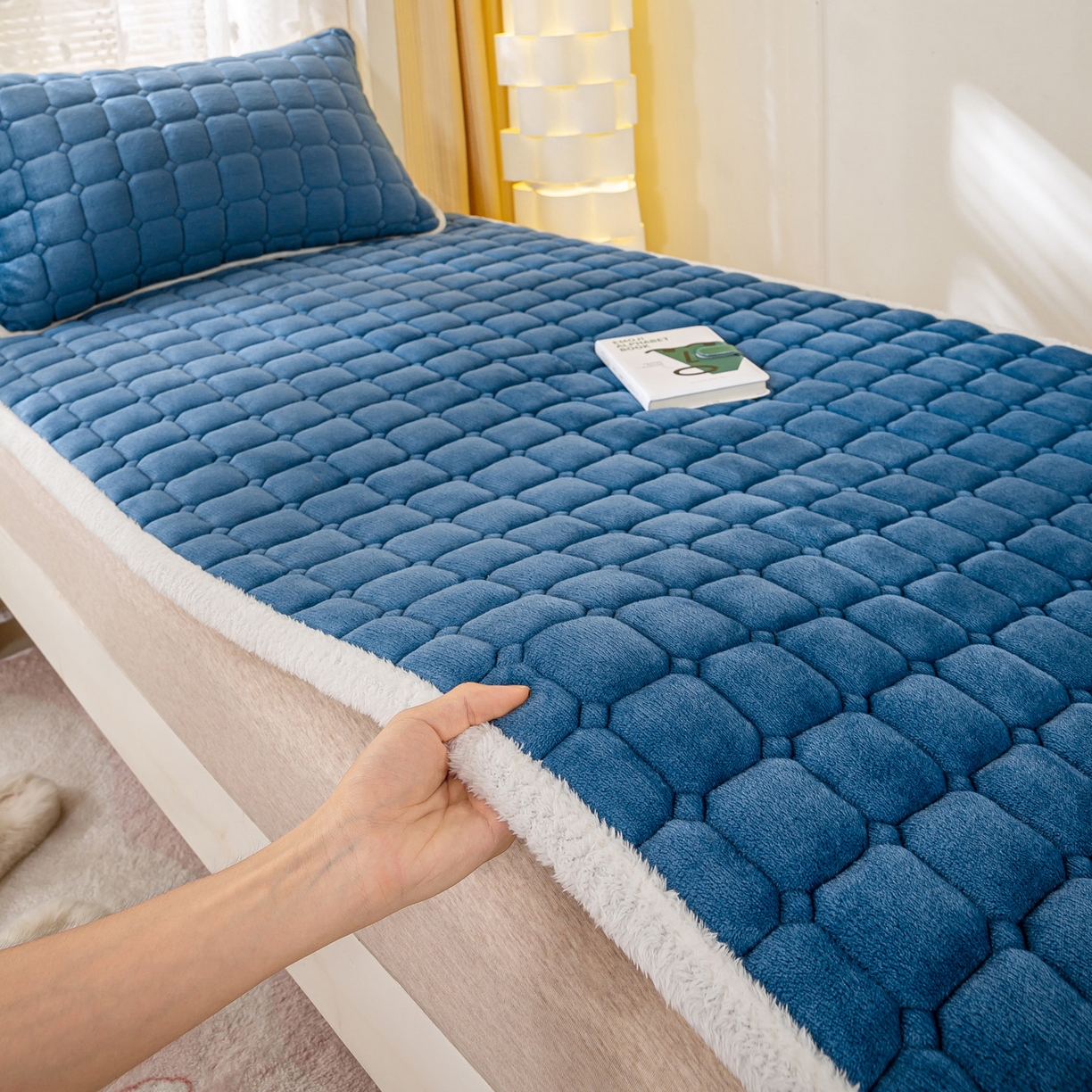 91家纺网 家纺一手货源 找家纺 眠势力 2025新款牛奶绒学生床宿舍床垫夹棉加厚床褥子秋冬季保暖床护垫 新黛兰