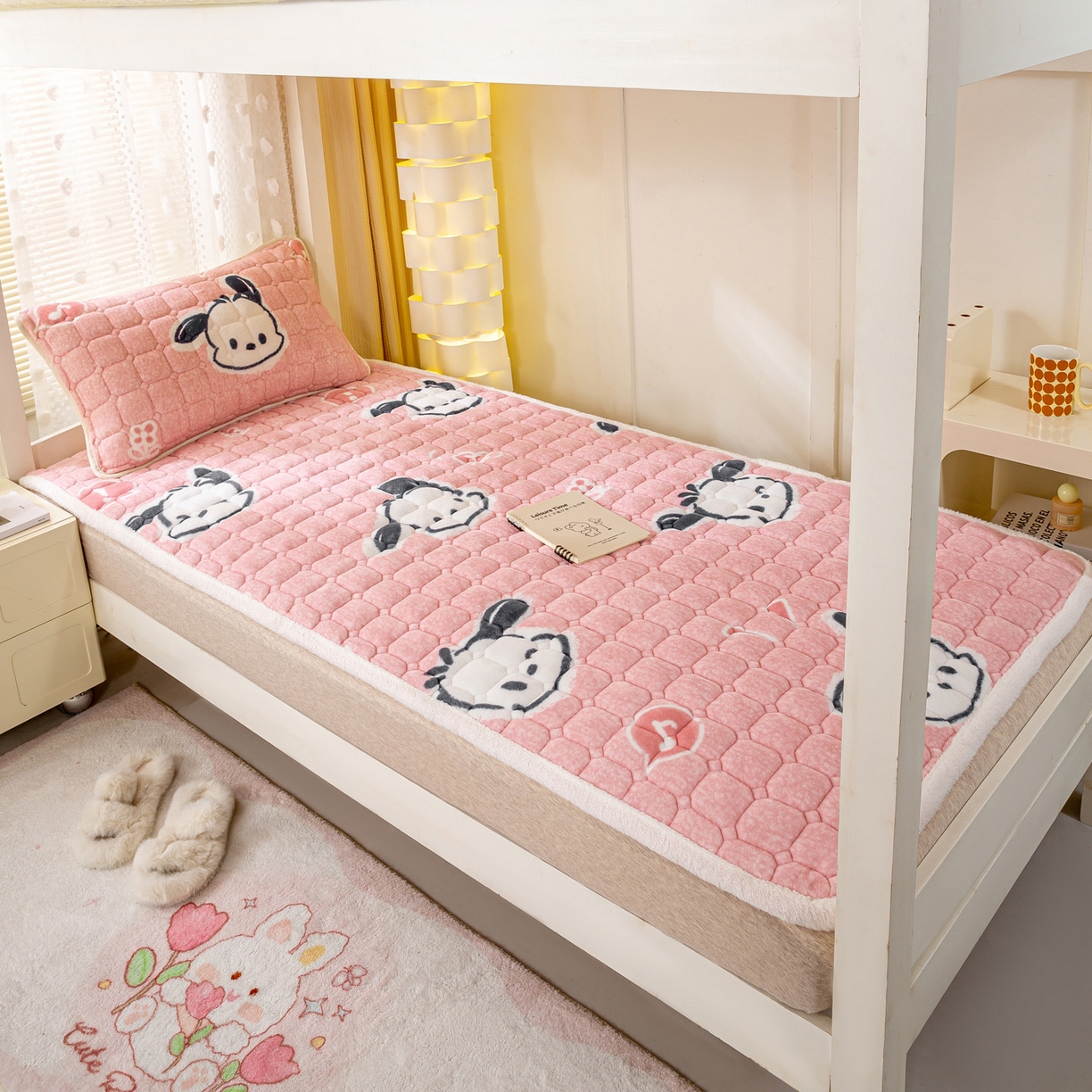 91家纺网 家纺一手货源 找家纺 眠势力 2025新款牛奶绒学生床宿舍床垫夹棉加厚床褥子秋冬季保暖床护垫 音符小熊