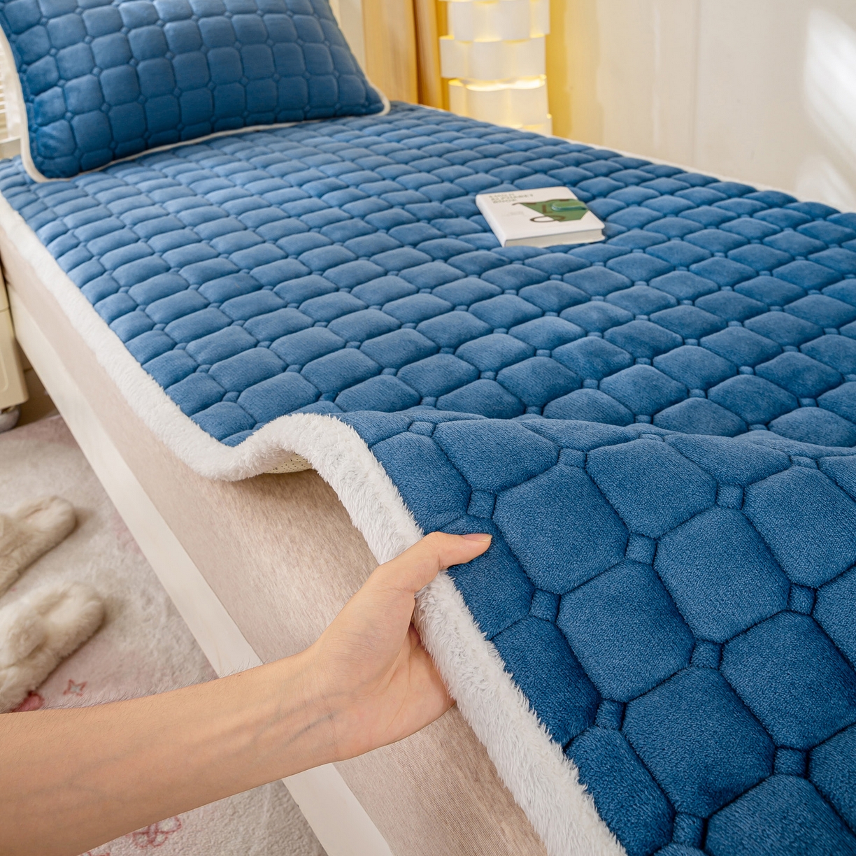 91家纺网 家纺一手货源 找家纺 眠势力 2025新款牛奶绒学生床宿舍床垫夹棉加厚床褥子秋冬季保暖床护垫 新黛兰