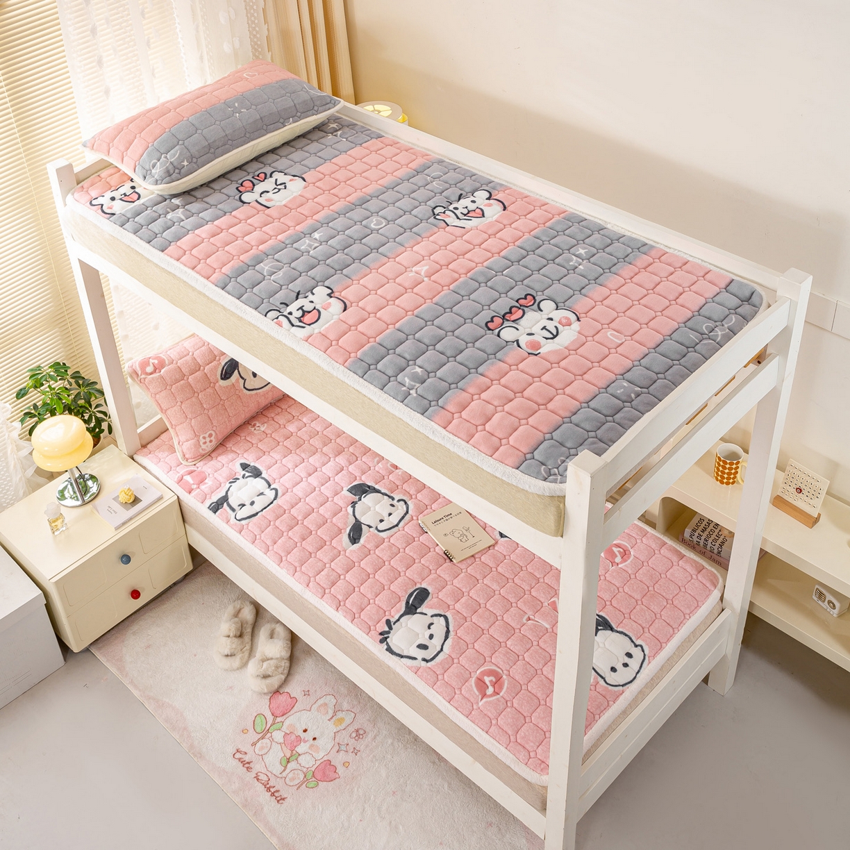 91家纺网 家纺一手货源 找家纺 眠势力 2025新款牛奶绒学生床宿舍床垫夹棉加厚床褥子秋冬季保暖床护垫 音符小熊