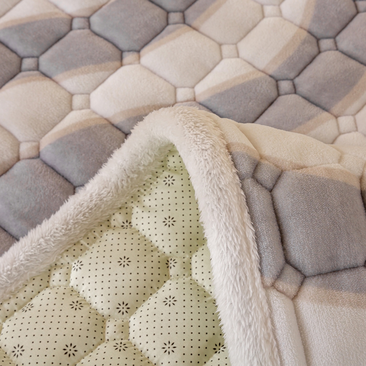 91家纺网 家纺一手货源 找家纺 眠势力 2025新款牛奶绒学生床宿舍床垫夹棉加厚床褥子秋冬季保暖床护垫 乘风破浪