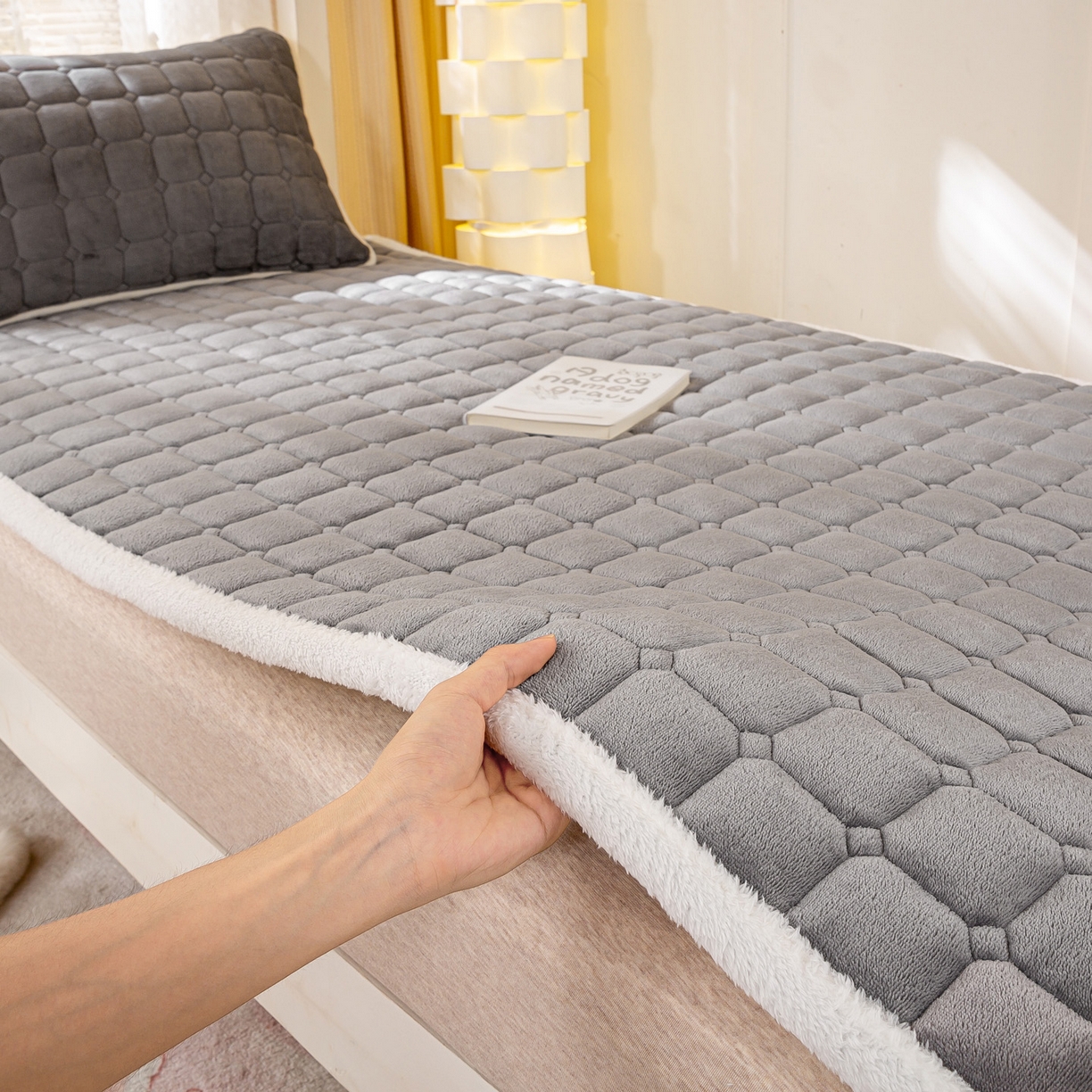 91家纺网 家纺一手货源 找家纺 眠势力 2025新款牛奶绒学生床宿舍床垫夹棉加厚床褥子秋冬季保暖床护垫 高冷灰