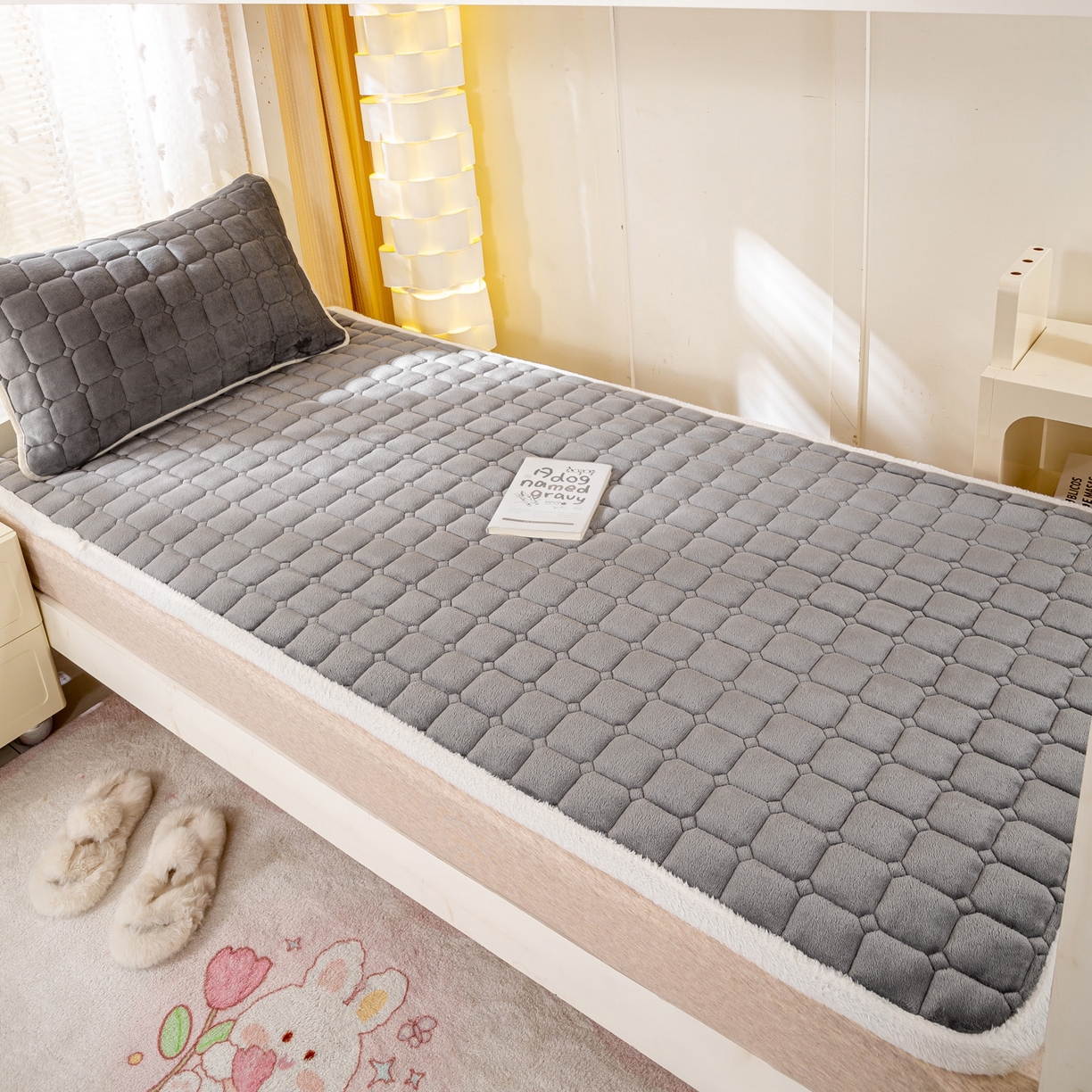 91家纺网 家纺一手货源 找家纺 眠势力 2025新款牛奶绒学生床宿舍床垫夹棉加厚床褥子秋冬季保暖床护垫 高冷灰