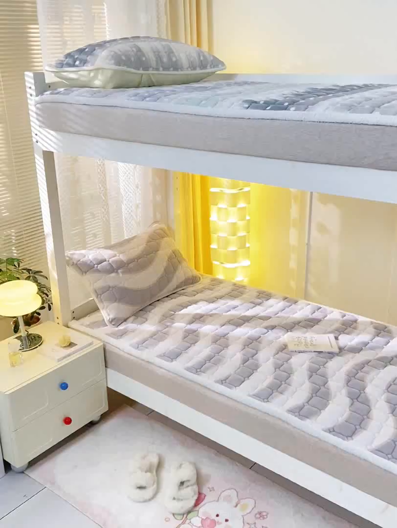 91家纺网 家纺一手货源 找家纺 眠势力 2025新款牛奶绒学生床宿舍床垫夹棉加厚床褥子秋冬季保暖床护垫 乘风破浪