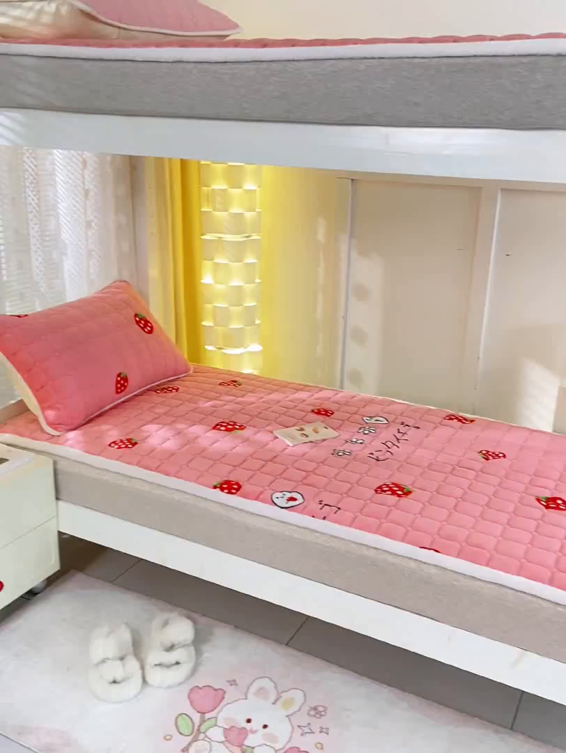 91家纺网 家纺一手货源 找家纺 眠势力 2025新款牛奶绒学生床宿舍床垫夹棉加厚床褥子秋冬季保暖床护垫 甜心草莓