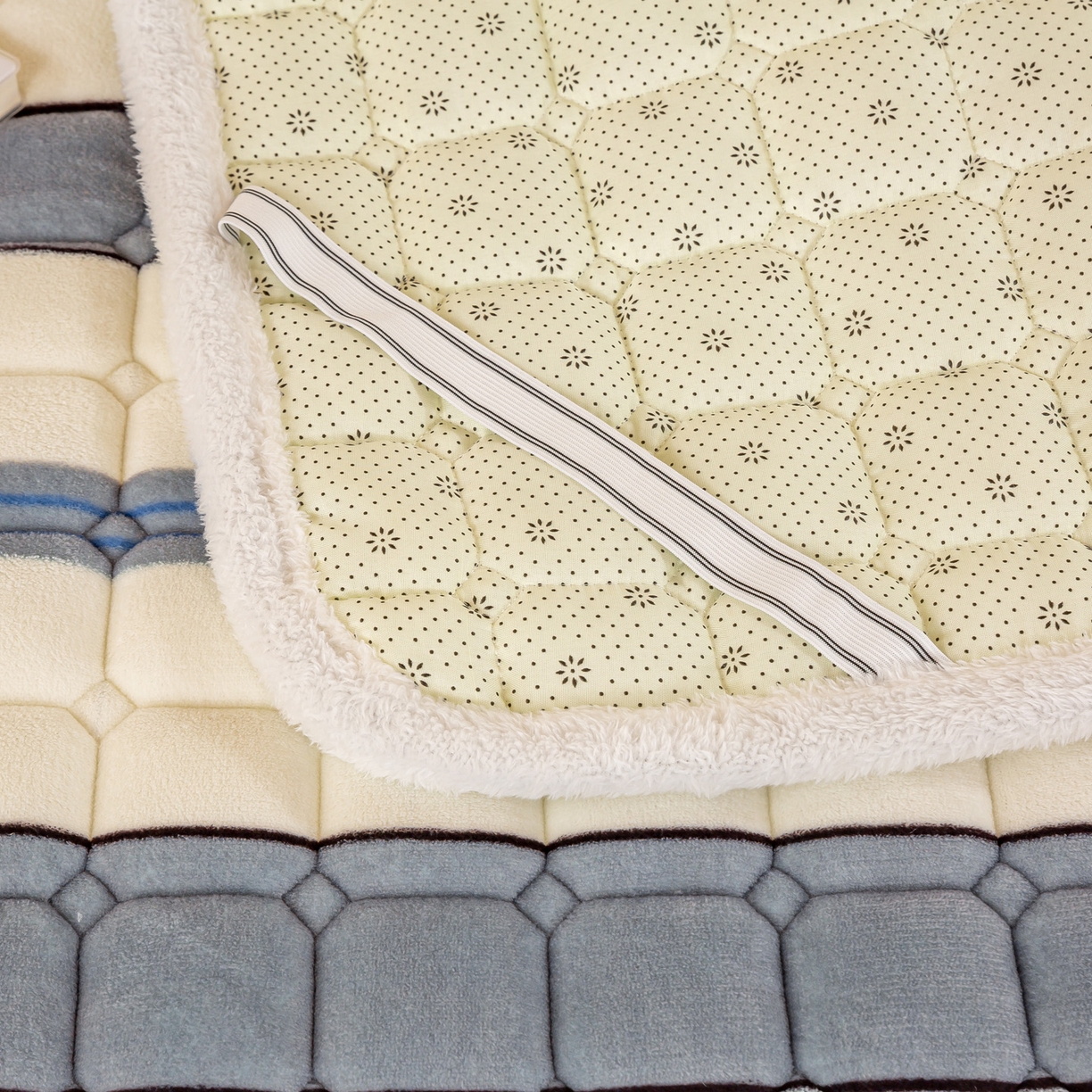 91家纺网 家纺一手货源 找家纺 眠势力 2025新款牛奶绒学生床宿舍床垫夹棉加厚床褥子秋冬季保暖床护垫 条纹小狗