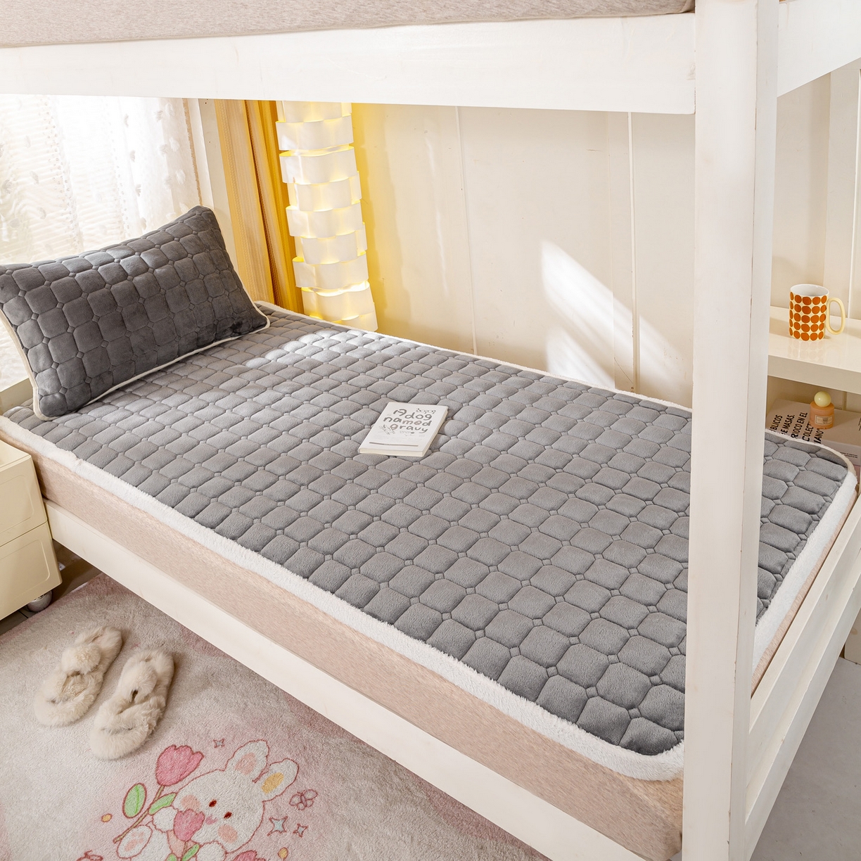 91家纺网 家纺一手货源 找家纺 眠势力 2025新款牛奶绒学生床宿舍床垫夹棉加厚床褥子秋冬季保暖床护垫 高冷灰