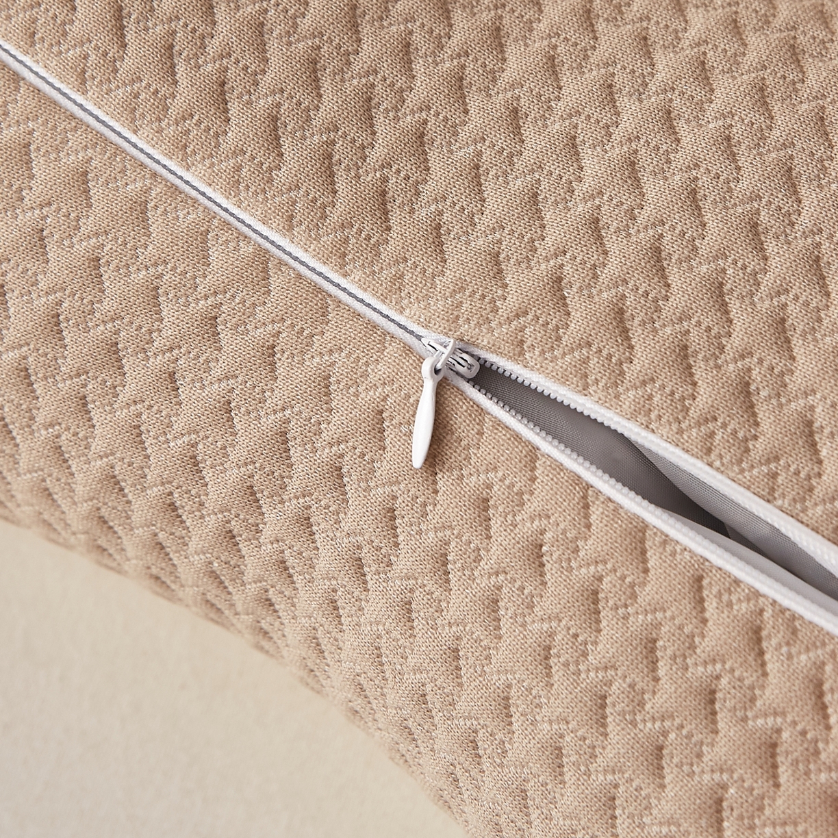 91家纺网 家纺一手货源 找家纺 缦吉 2025款天然草本刺绣工艺荞麦枕枕头枕芯(独家版权) 浅咖