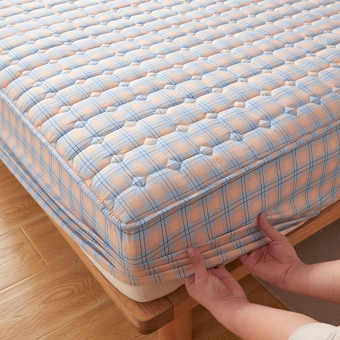 91家纺网 家纺一手货源 找家纺 缦吉 2025款A类水洗棉夹棉新疆棉花格子床笠 清新格 蓝