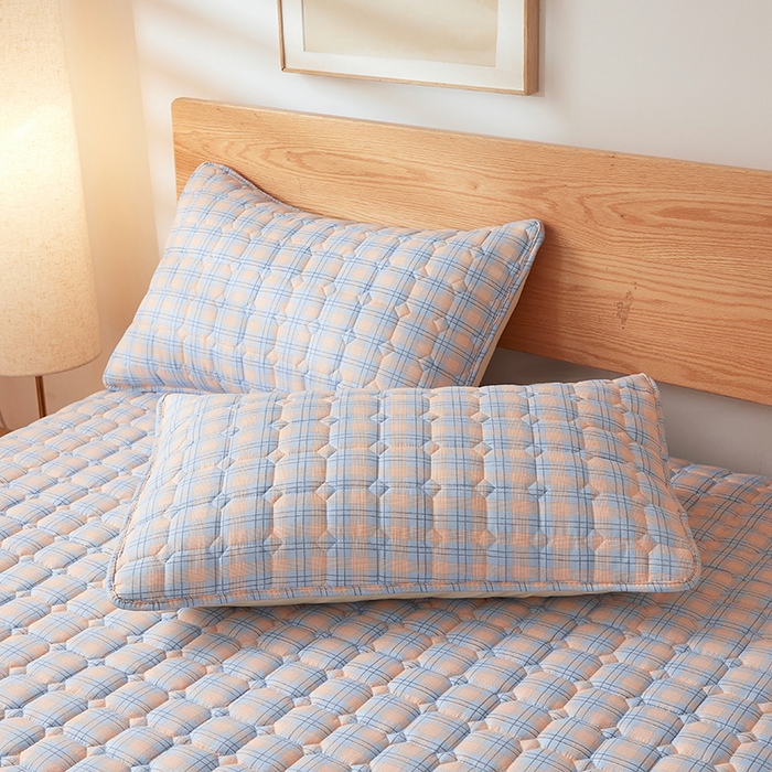 91家纺网 家纺一手货源 找家纺 缦吉 2025款A类水洗棉夹棉新疆棉花格子床笠 清新格 蓝