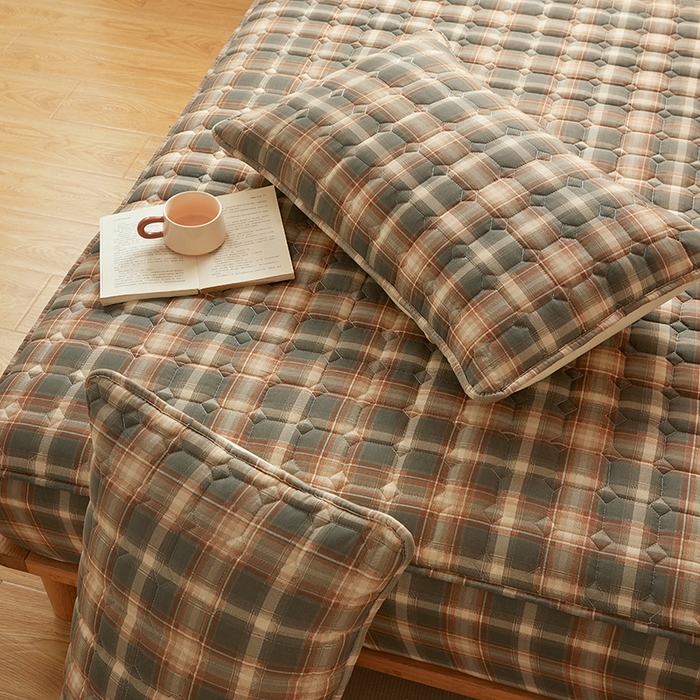 91家纺网 家纺一手货源 找家纺 缦吉 2025款A类水洗棉夹棉新疆棉花格子床笠 简语格 棕