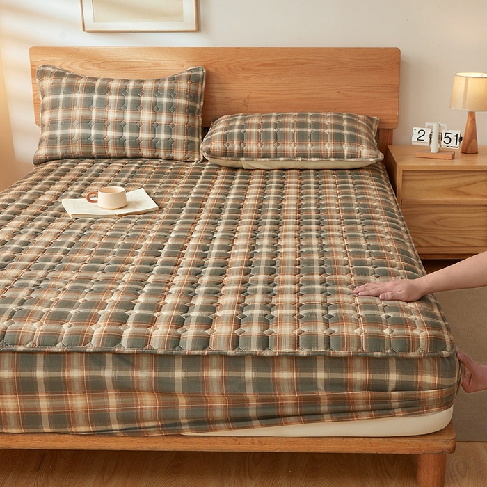 91家纺网 家纺一手货源 找家纺 缦吉 2025款A类水洗棉夹棉新疆棉花格子床笠 简语格 棕