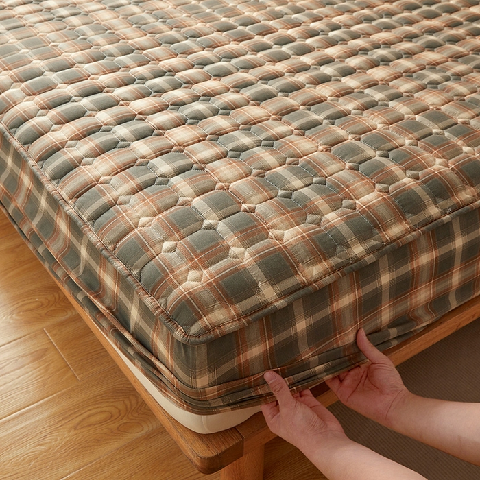 91家纺网 家纺一手货源 找家纺 缦吉 2025款A类水洗棉夹棉新疆棉花格子床笠 简语格 棕