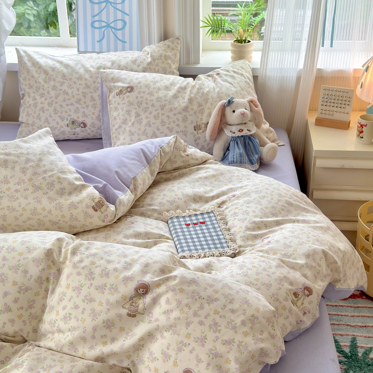 91家纺网 家纺一手货源 找家纺 优彩 2025新款跑量款13070印花全棉四件套 采花女孩