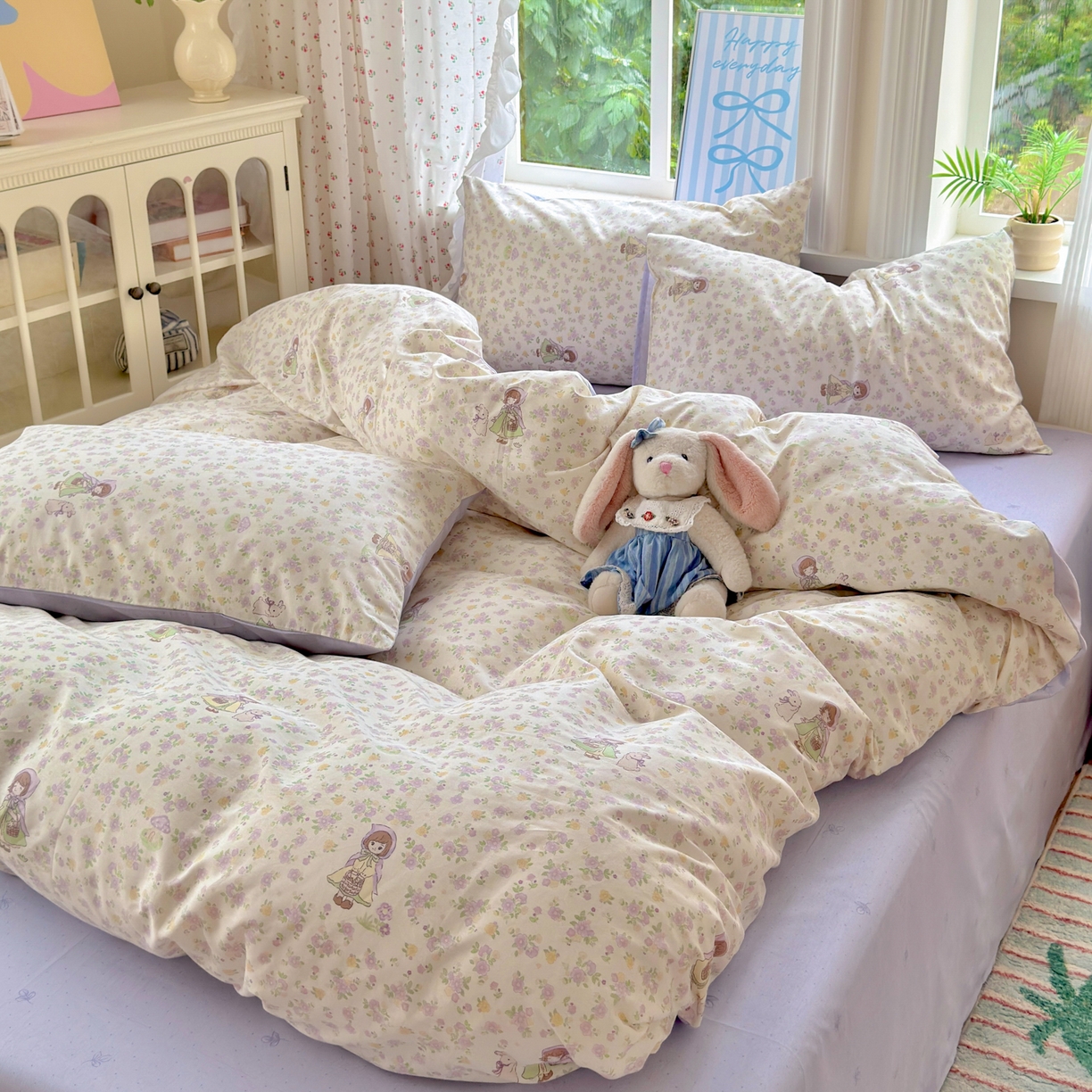 91家纺网 家纺一手货源 找家纺 优彩 2025新款跑量款13070印花全棉四件套 采花女孩