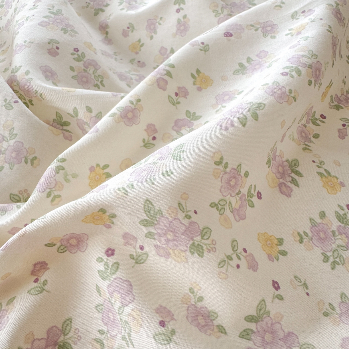 91家纺网 家纺一手货源 找家纺 优彩 2025新款跑量款13070印花全棉四件套 采花女孩