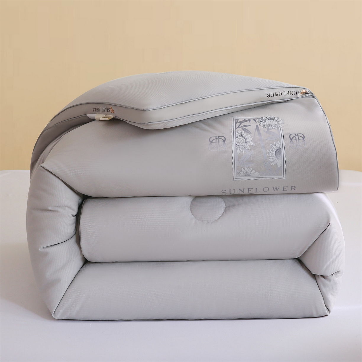 91家纺网 家纺一手货源 找家纺 宝士康家纺 2025新品10A抗菌立体向阳春秋被/冬被/被芯/跨境/外贸-金阙朝岚 金阙朝岚-灰色