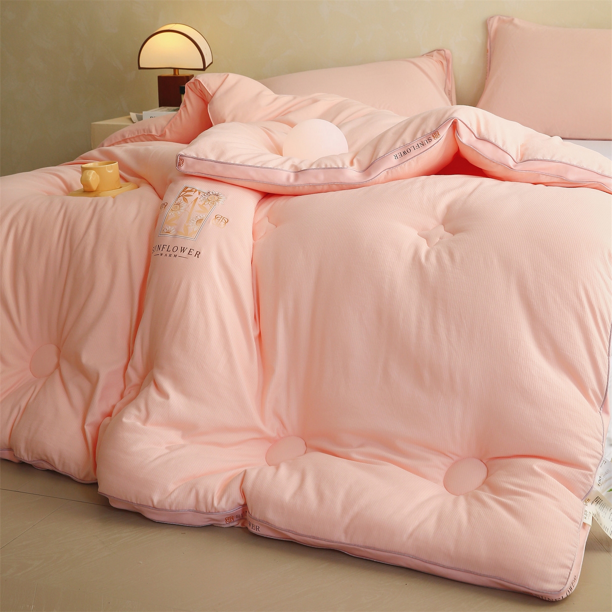 91家纺网 家纺一手货源 找家纺 宝士康家纺 2025新品10A抗菌立体向阳春秋被/冬被/被芯/跨境/外贸-金阙朝岚 金阙朝岚-粉色