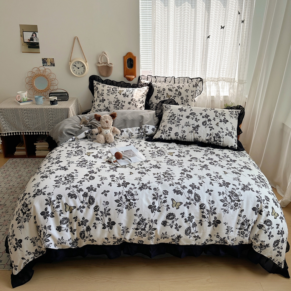 91家纺网 家纺一手货源 找家纺 雅居纺家纺 2025新款全棉纯棉赫本风磨毛蕾丝花边四件套-风格一 蝴蝶花语