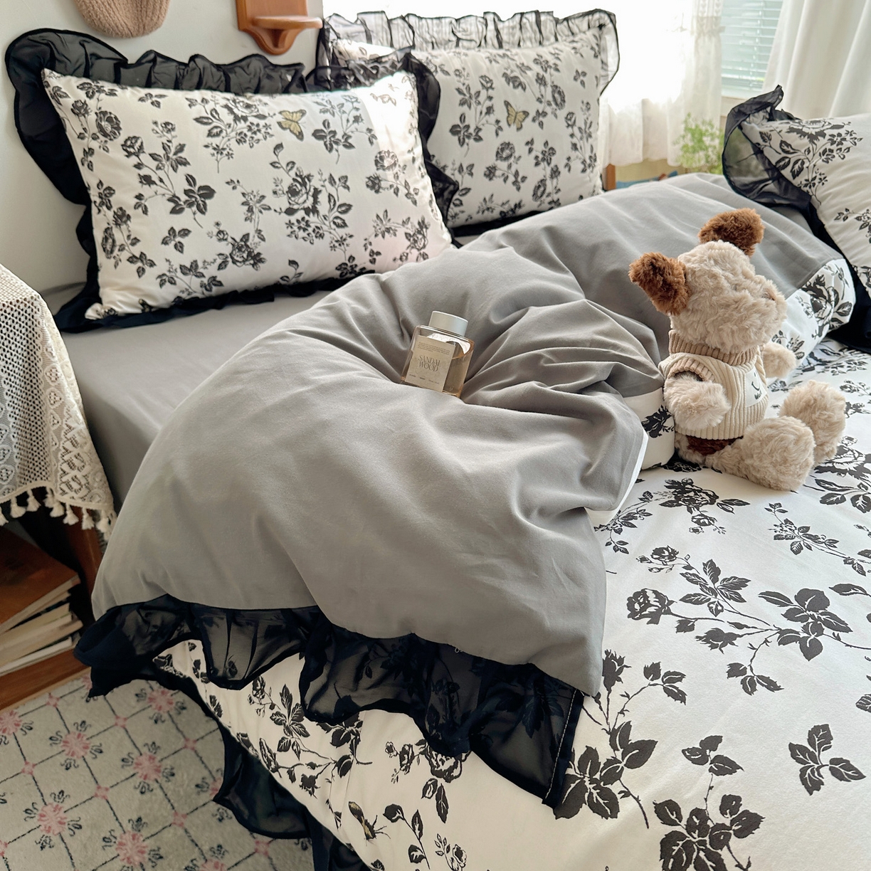 91家纺网 家纺一手货源 找家纺 雅居纺家纺 2025新款全棉纯棉赫本风磨毛蕾丝花边四件套-风格一 蝴蝶花语