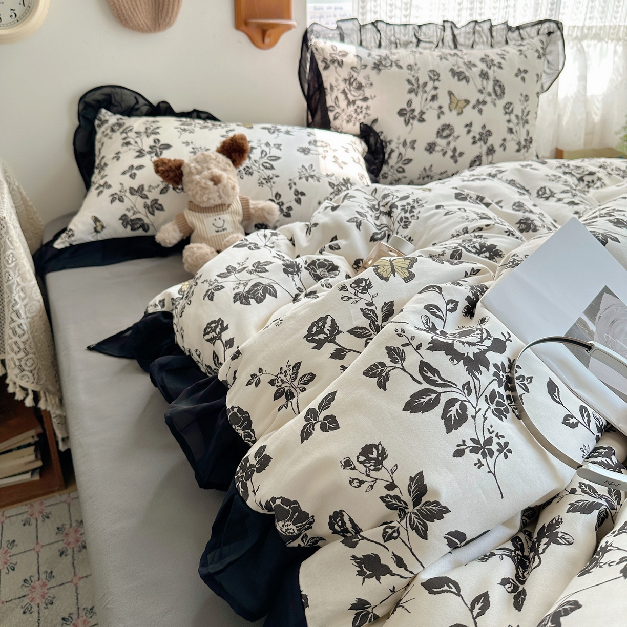 91家纺网 家纺一手货源 找家纺 雅居纺家纺 2025新款全棉纯棉赫本风磨毛蕾丝花边四件套-风格一 蝴蝶花语