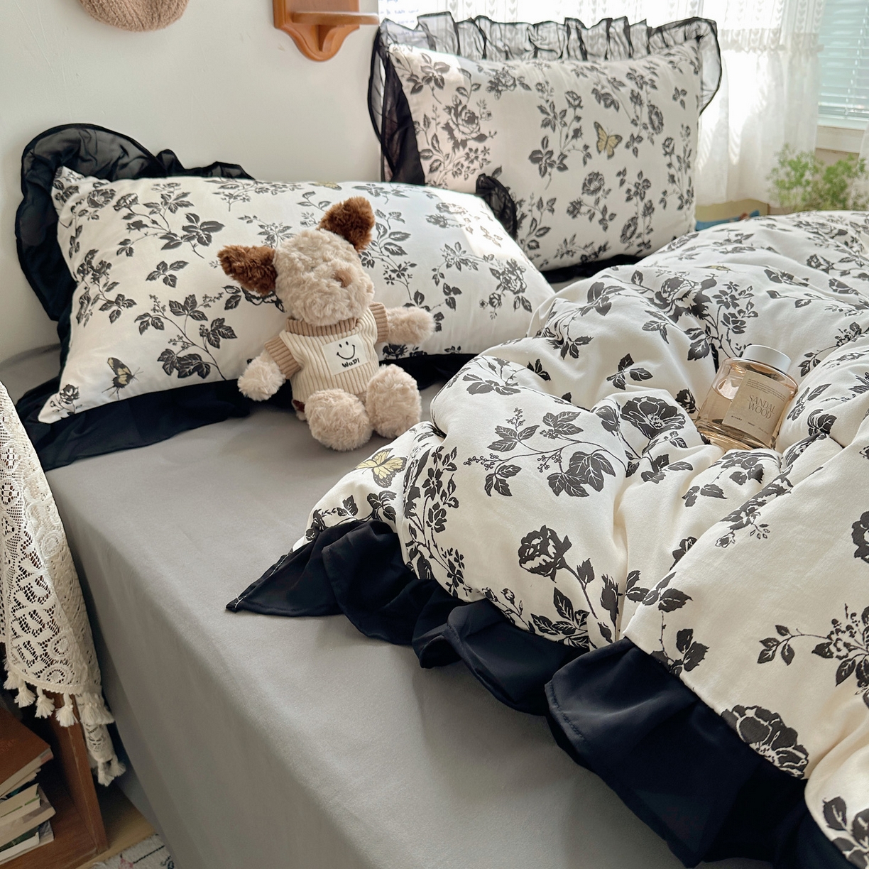 91家纺网 家纺一手货源 找家纺 雅居纺家纺 2025新款全棉纯棉赫本风磨毛蕾丝花边四件套-风格一 蝴蝶花语