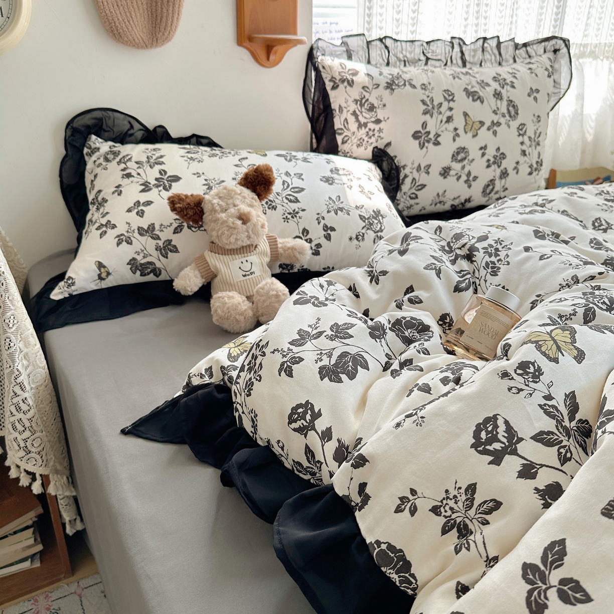 91家纺网 家纺一手货源 找家纺 雅居纺家纺 2025新款全棉纯棉赫本风磨毛蕾丝花边四件套-风格一 蝴蝶花语