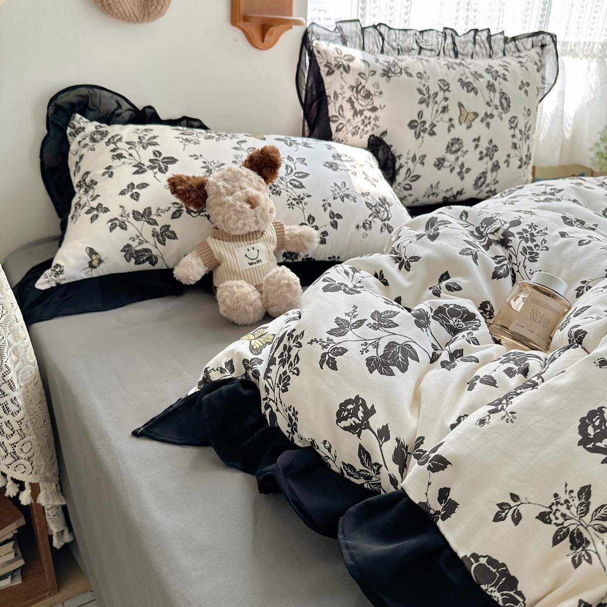 91家纺网 家纺一手货源 找家纺 雅居纺家纺 2025新款全棉纯棉赫本风磨毛蕾丝花边四件套-风格一 蝴蝶花语