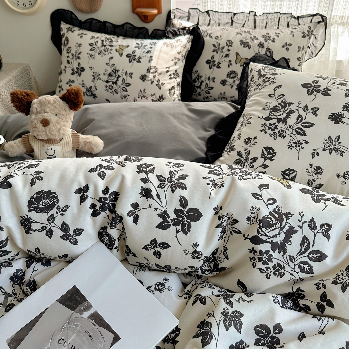 91家纺网 家纺一手货源 找家纺 雅居纺家纺 2025新款全棉纯棉赫本风磨毛蕾丝花边四件套-风格一 蝴蝶花语