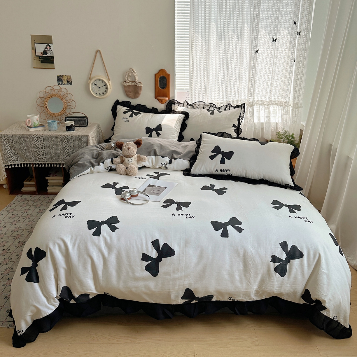 91家纺网 家纺一手货源 找家纺 雅居纺家纺 2025新款全棉纯棉赫本风磨毛蕾丝花边四件套-风格一 快乐蝴蝶结