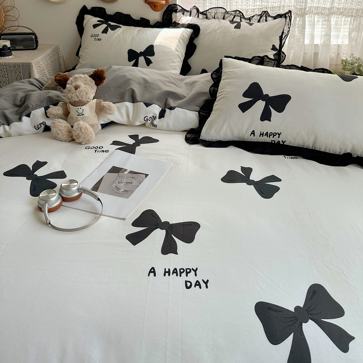 91家纺网 家纺一手货源 找家纺 雅居纺家纺 2025新款全棉纯棉赫本风磨毛蕾丝花边四件套-风格一 快乐蝴蝶结