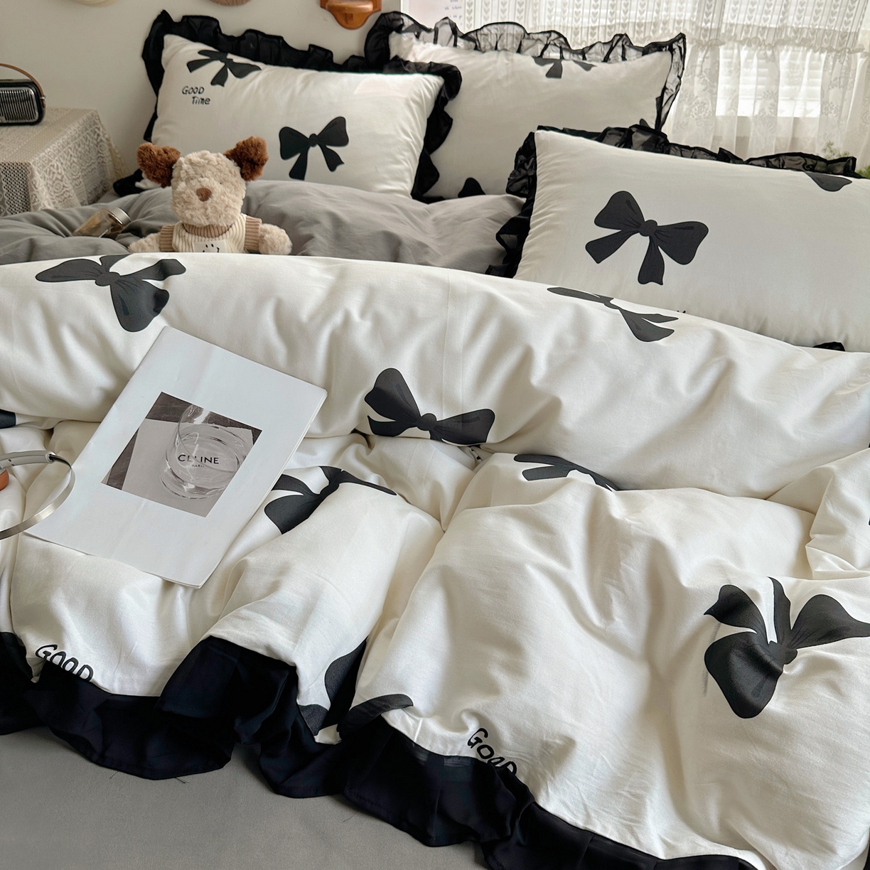 91家纺网 家纺一手货源 找家纺 雅居纺家纺 2025新款全棉纯棉赫本风磨毛蕾丝花边四件套-风格一 快乐蝴蝶结