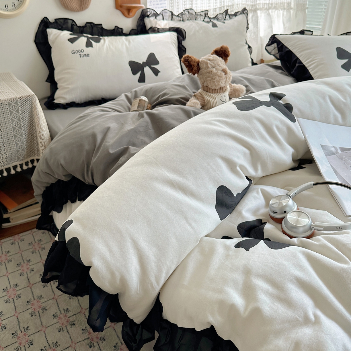 91家纺网 家纺一手货源 找家纺 雅居纺家纺 2025新款全棉纯棉赫本风磨毛蕾丝花边四件套-风格一 快乐蝴蝶结