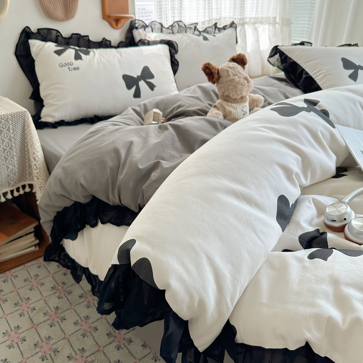 91家纺网 家纺一手货源 找家纺 雅居纺家纺 2025新款全棉纯棉赫本风磨毛蕾丝花边四件套-风格一 快乐蝴蝶结