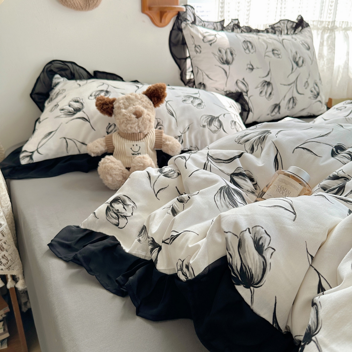 91家纺网 家纺一手货源 找家纺 雅居纺家纺 2025新款全棉纯棉赫本风磨毛蕾丝花边四件套-风格一 梦幻郁金香