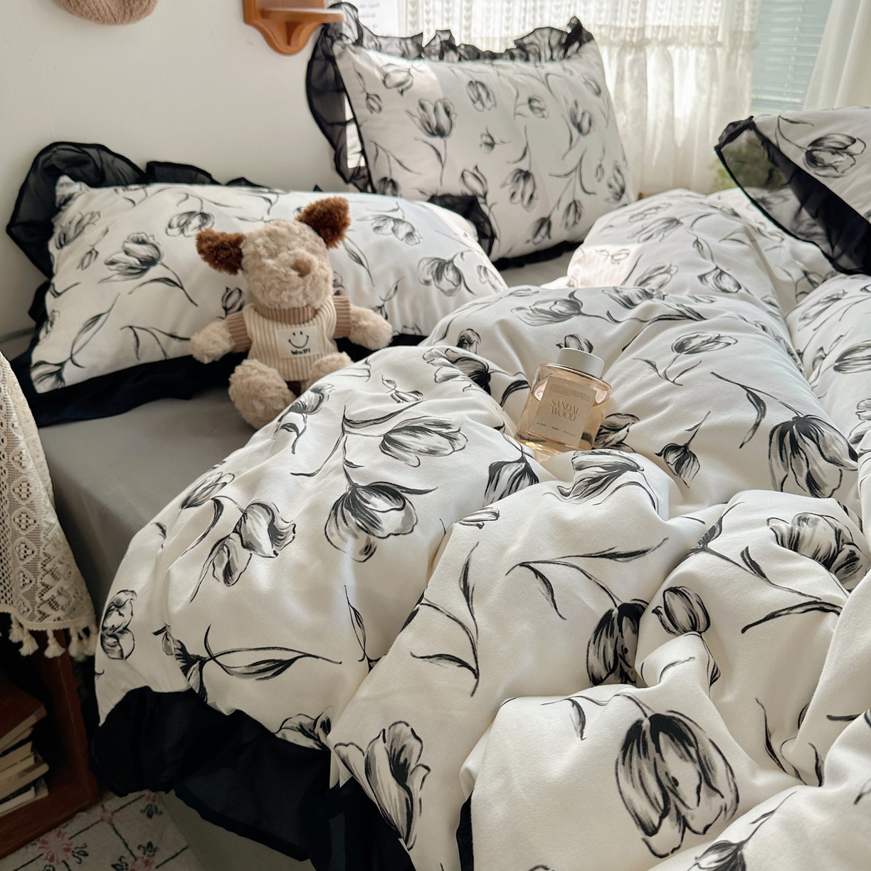 91家纺网 家纺一手货源 找家纺 雅居纺家纺 2025新款全棉纯棉赫本风磨毛蕾丝花边四件套-风格一 梦幻郁金香