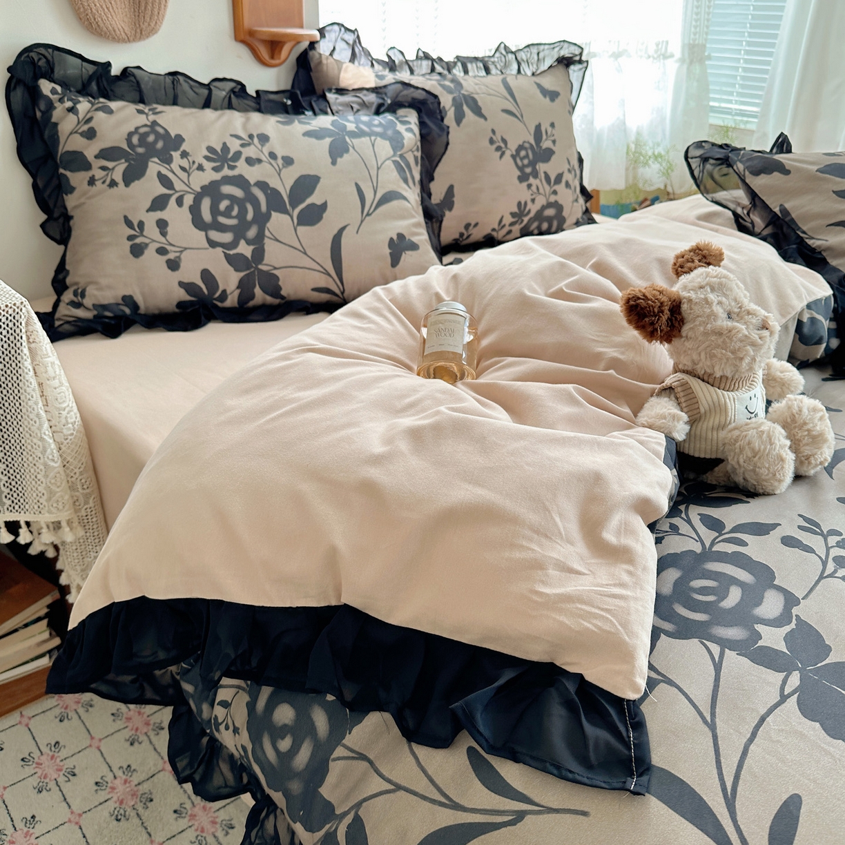 91家纺网 家纺一手货源 找家纺 雅居纺家纺 2025新款全棉纯棉赫本风磨毛蕾丝花边四件套-风格一 水墨玫瑰