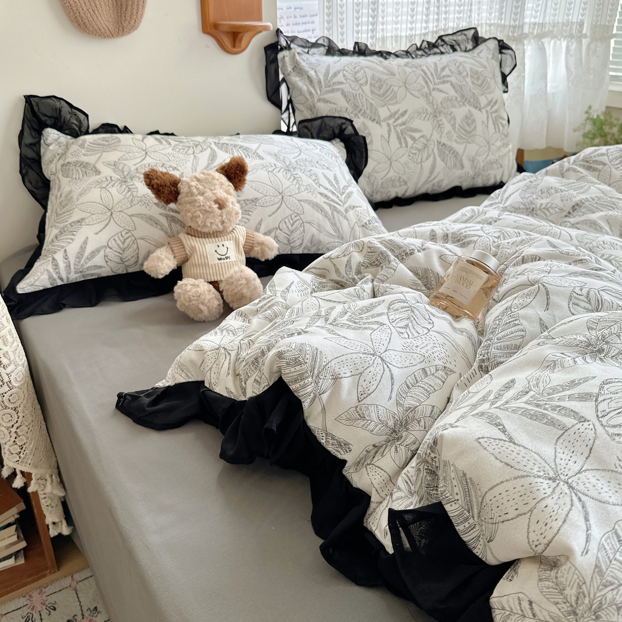 91家纺网 家纺一手货源 找家纺 雅居纺家纺 2025新款全棉纯棉赫本风磨毛蕾丝花边四件套-风格一 叶叶情怀