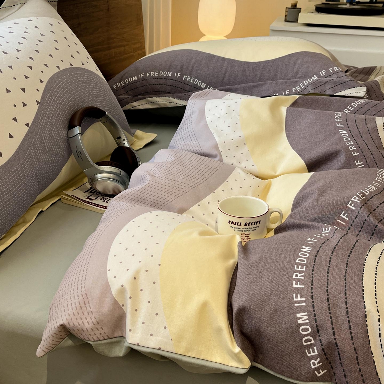 91家纺网 家纺一手货源 找家纺 涵宸家纺 2025新款加厚全棉磨毛印花四件套--罗马系列 场景二 D简言