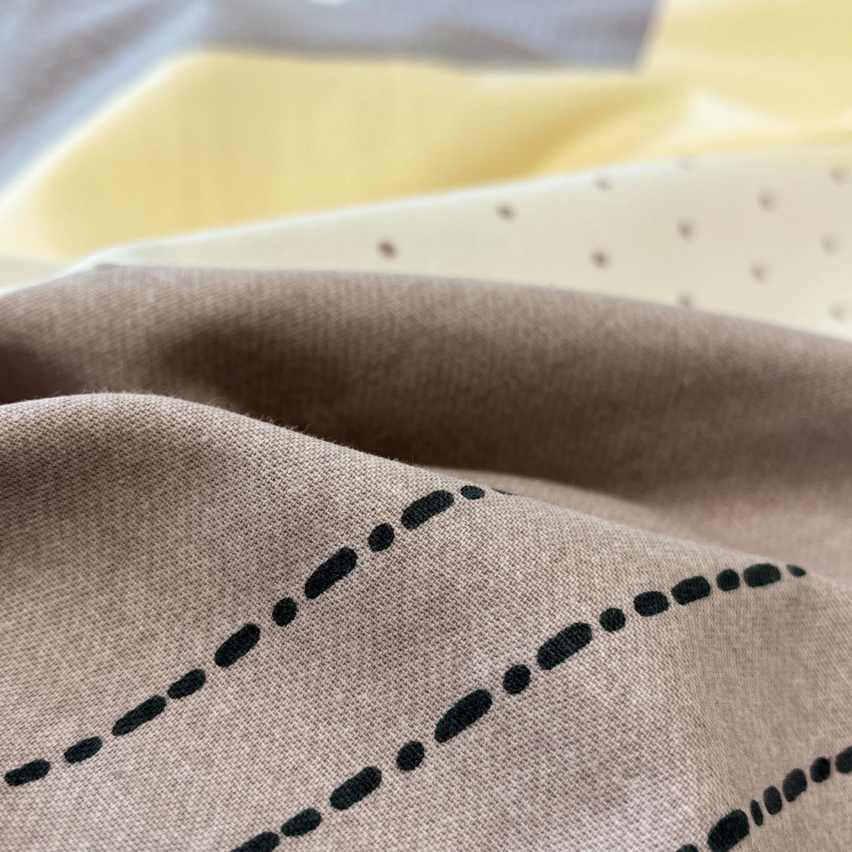 91家纺网 家纺一手货源 找家纺 涵宸家纺 2025新款加厚全棉磨毛印花四件套--罗马系列 场景二 D简言