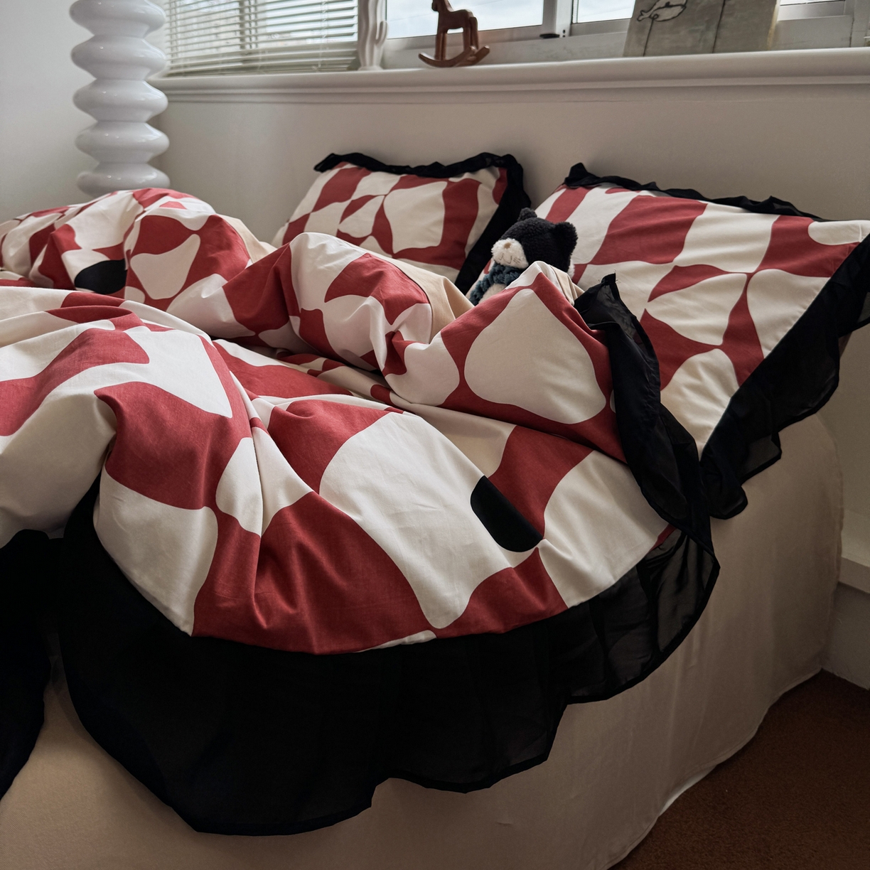 91家纺网 家纺一手货源 找家纺 雅居纺家纺 2025新款全棉纯棉赫本风磨毛蕾丝花边四件套-风格二 宝格丽-红