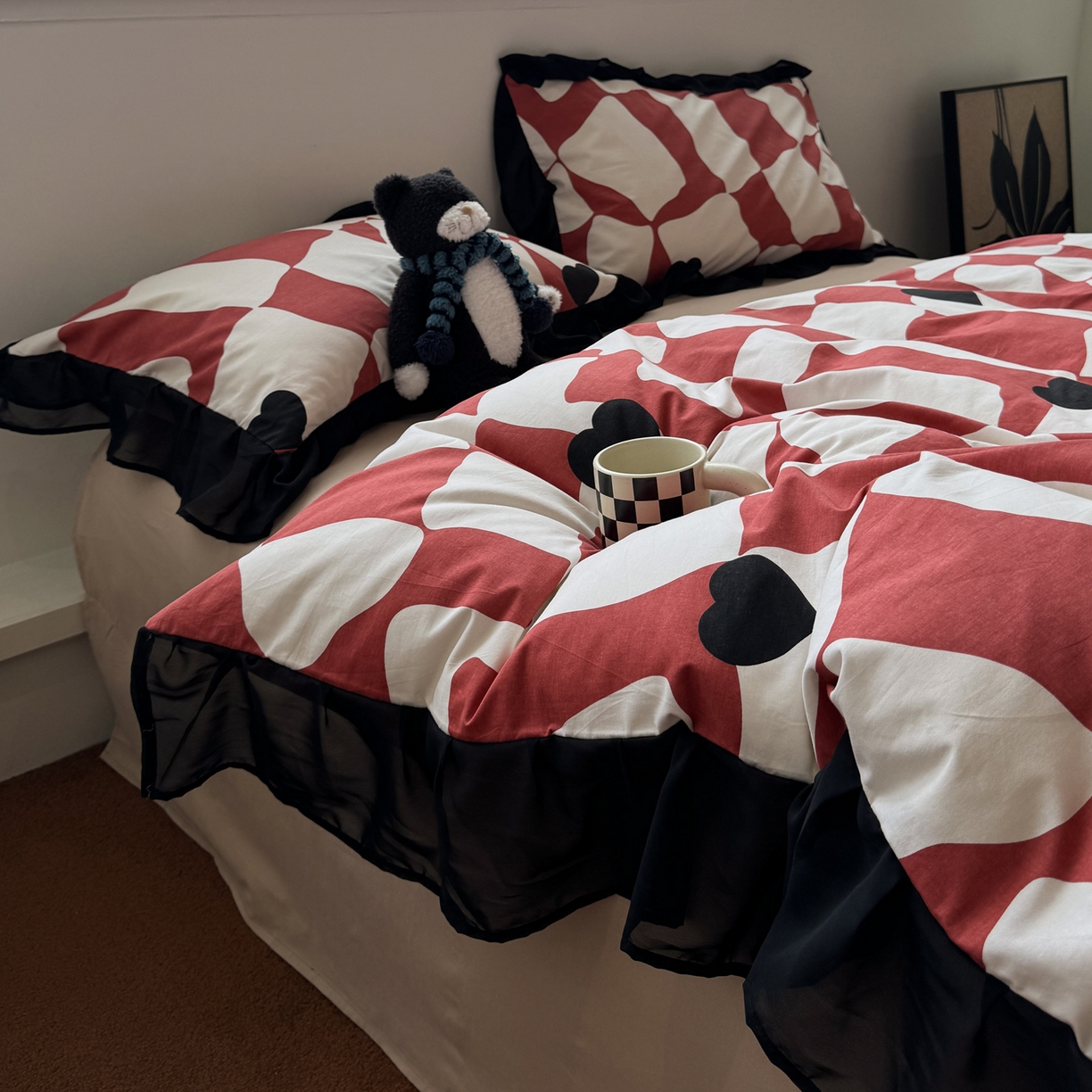 91家纺网 家纺一手货源 找家纺 雅居纺家纺 2025新款全棉纯棉赫本风磨毛蕾丝花边四件套-风格二 宝格丽-红