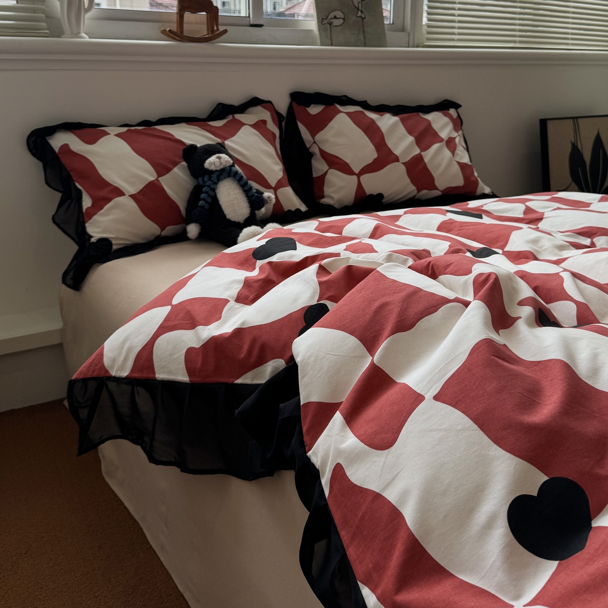 91家纺网 家纺一手货源 找家纺 雅居纺家纺 2025新款全棉纯棉赫本风磨毛蕾丝花边四件套-风格二 宝格丽-红