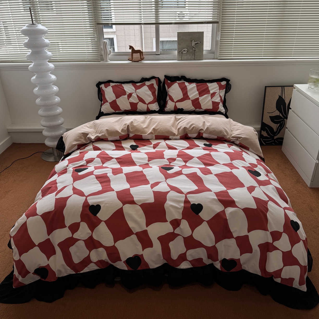 91家纺网 家纺一手货源 找家纺 雅居纺家纺 2025新款全棉纯棉赫本风磨毛蕾丝花边四件套-风格二 宝格丽-红